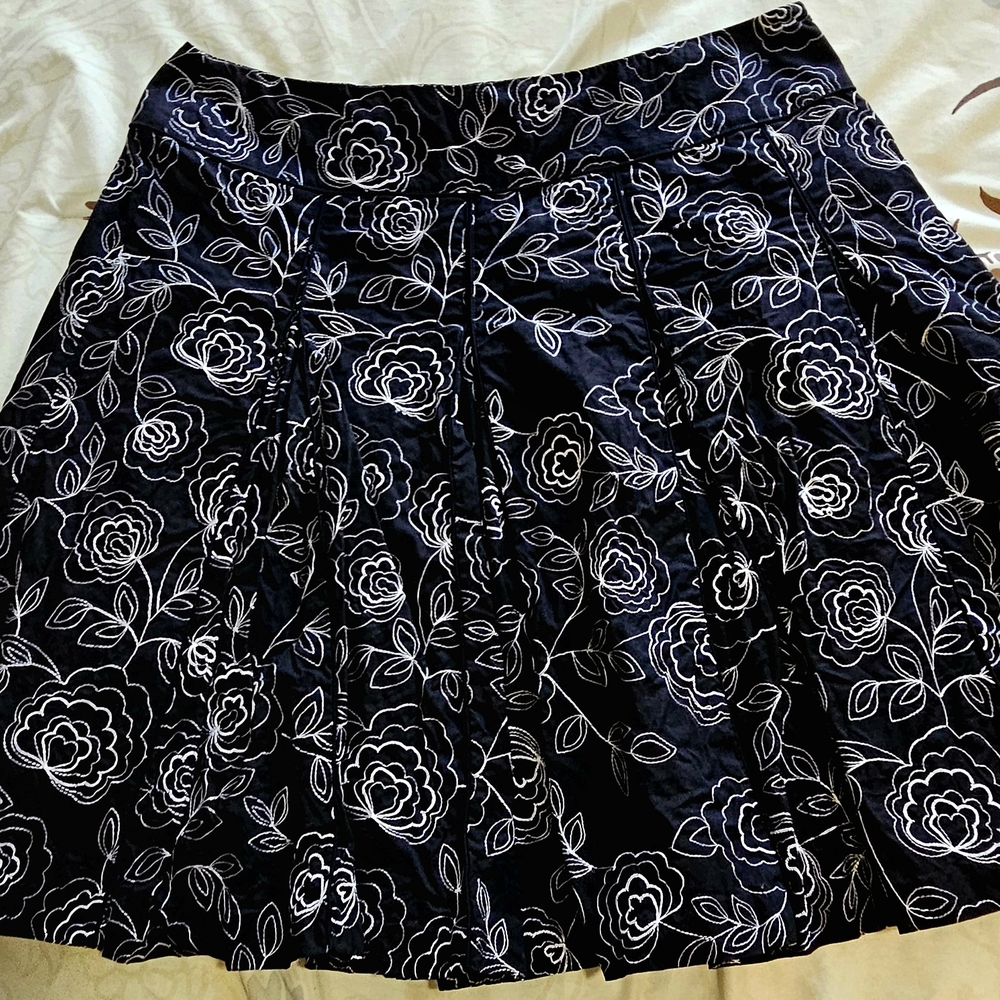 Nine West Black Skirt With Embroidered White Floral Design